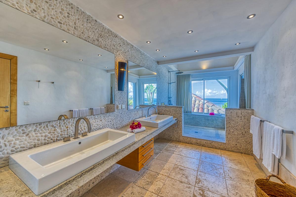 42-PetitePlage5-Bathroom5_A louer villa Grand Case Saint Martin